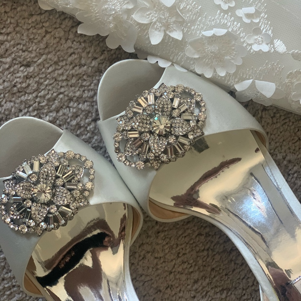 Ivory Badgley MIschaka Dana heels
